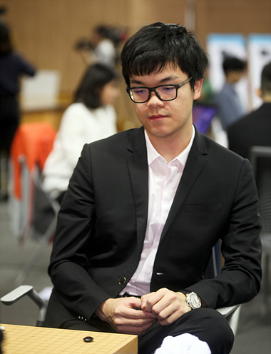三星杯柯洁负谢尔豪 唐韦星朴廷桓崔精等率先出线