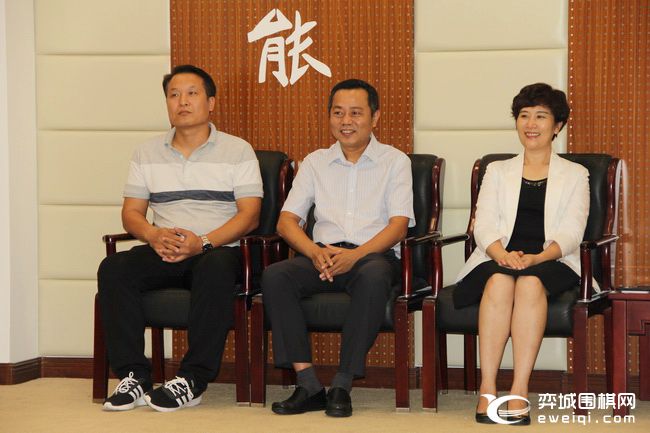 围甲天津四建队走进南开大学 国手指导大学生棋手