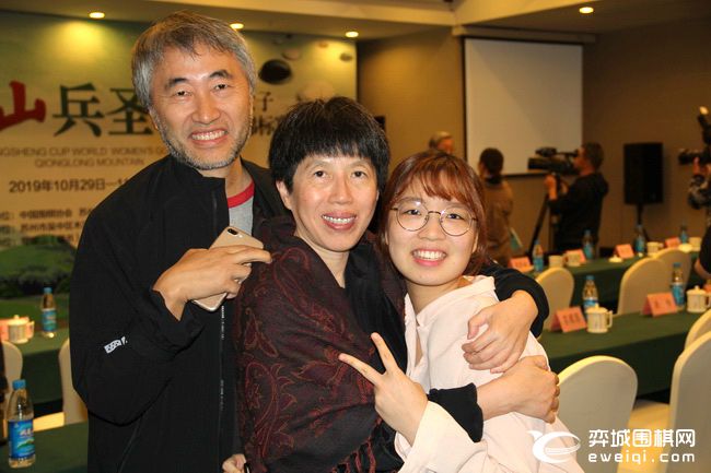 三届穹窿山兵圣杯冠军得主,卫冕冠军韩国崔精九段与江铸久,芮乃伟