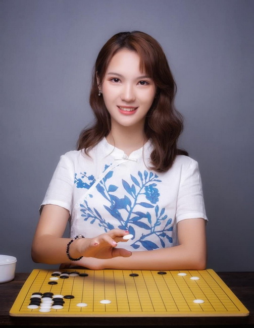 围棋网结束了第十八场的争夺,林锋棋友会的美女棋手吴雨执白中盘战胜