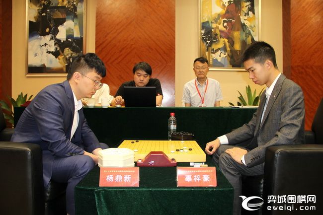 倡棋杯半决赛决胜局开战 辜梓豪执黑对阵杨鼎新
