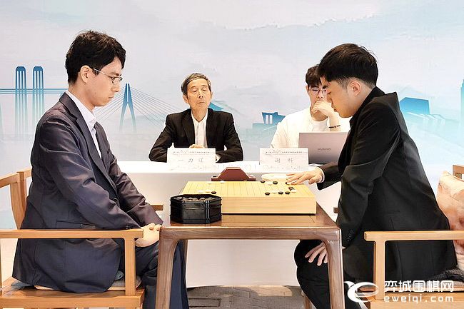 应氏杯决赛首局谢科攻击不力一力辽执黑1点小胜- 应氏杯- 弈城围棋网